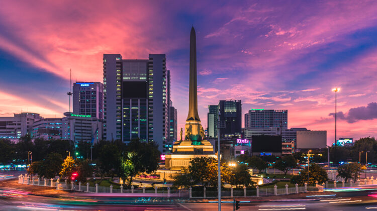 Service Around Victory Monument Area